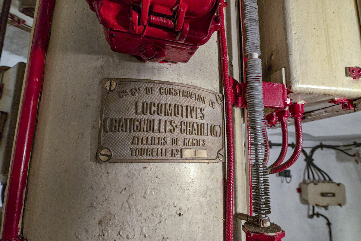 Ligne Maginot - SENTZICH - A16 - (Ouvrage d'infanterie) - La tourelle à sa plaque signalétique portant le numéro 1 - Patrimoine en Images