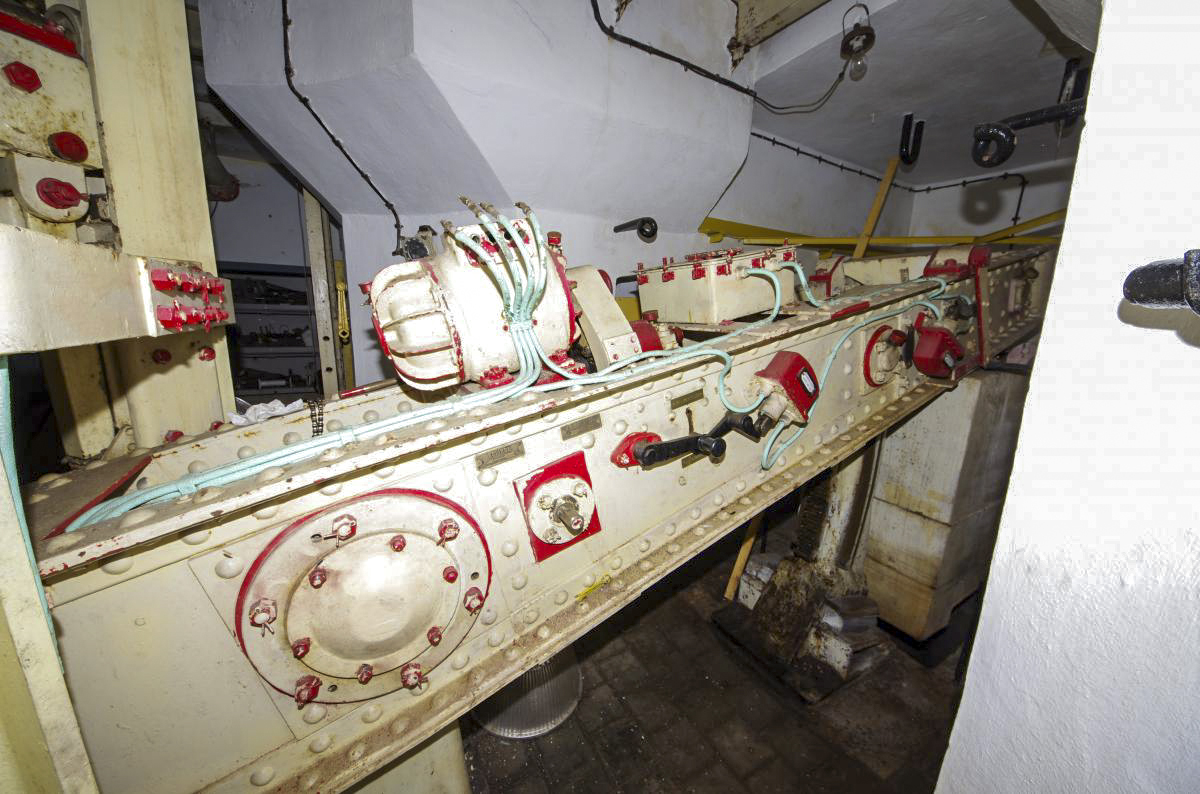 Ligne Maginot - SENTZICH - A16 - (Ouvrage d'infanterie) - Tourelle mitrailleuse
Étage inférieur
Vue sur le balancier - AURET Vincent