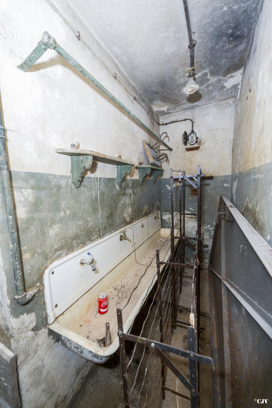 Ligne Maginot - SENTZICH - A16 - (Ouvrage d'infanterie) - Casemate Sud
Les lavabos - Lia VERMEULEN
