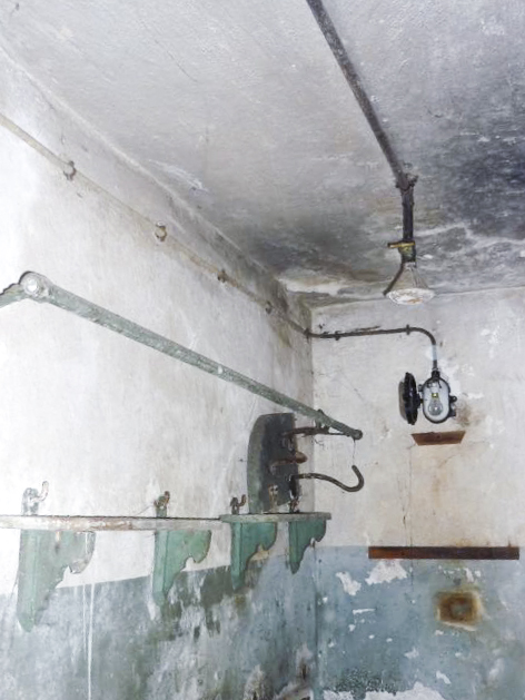 Ligne Maginot - SENTZICH - A16 - (Ouvrage d'infanterie) - Casemate Sud
Le bloc sanitaire, les lavabos - gntikk