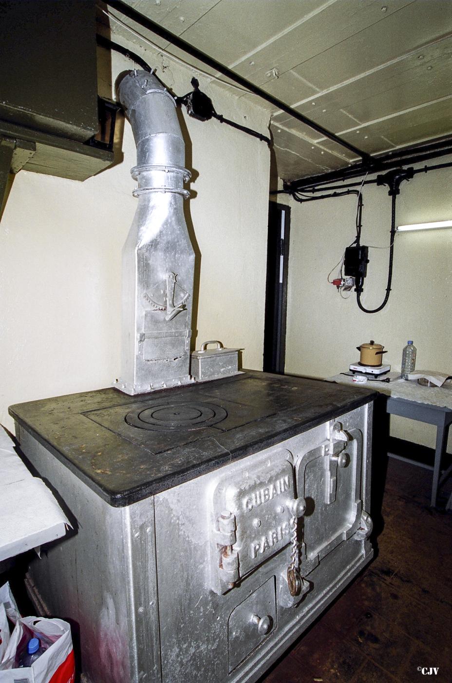 Ligne Maginot - SENTZICH - A16 - (Ouvrage d'infanterie) - La cuisine
Cuisinière à charbon Cubain