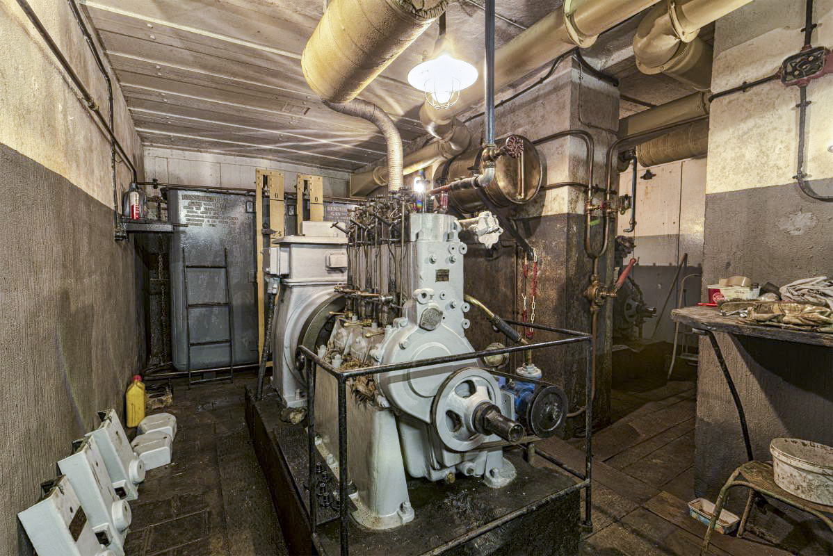 Ligne Maginot - SENTZICH - A16 - (Ouvrage d'infanterie) - L'usine électrique, le jour de notre visite une maintenance du moteur (BAUDOUIN DB3) était en cours - Patrimoine en Images