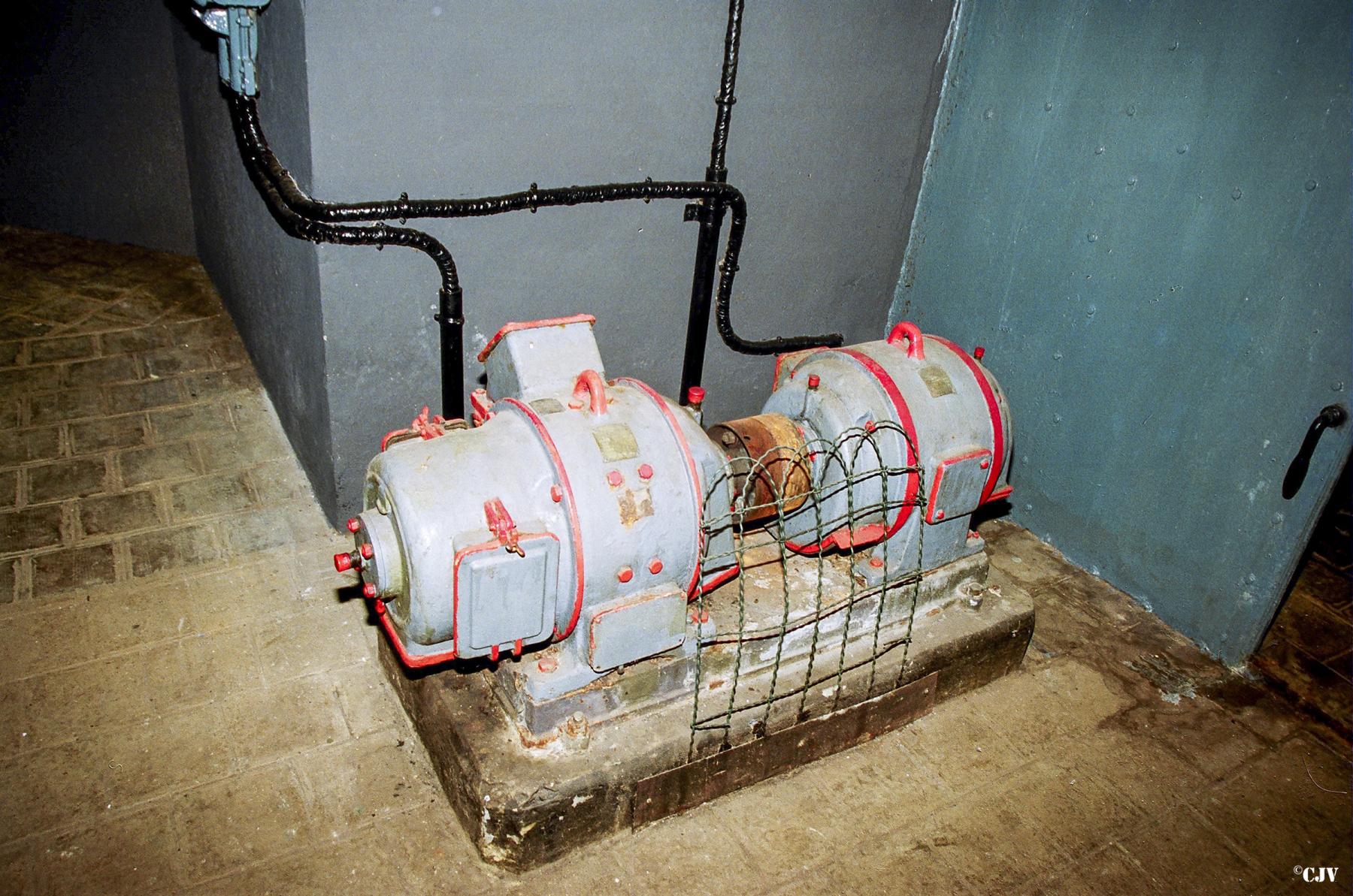 Ligne Maginot - SENTZICH - A16 - (Ouvrage d'infanterie) - Convertisseur 220V triphasé produisant le 110V continu nécessaire au fonctionnement de la tourelle  - Lia VERMEULEN
