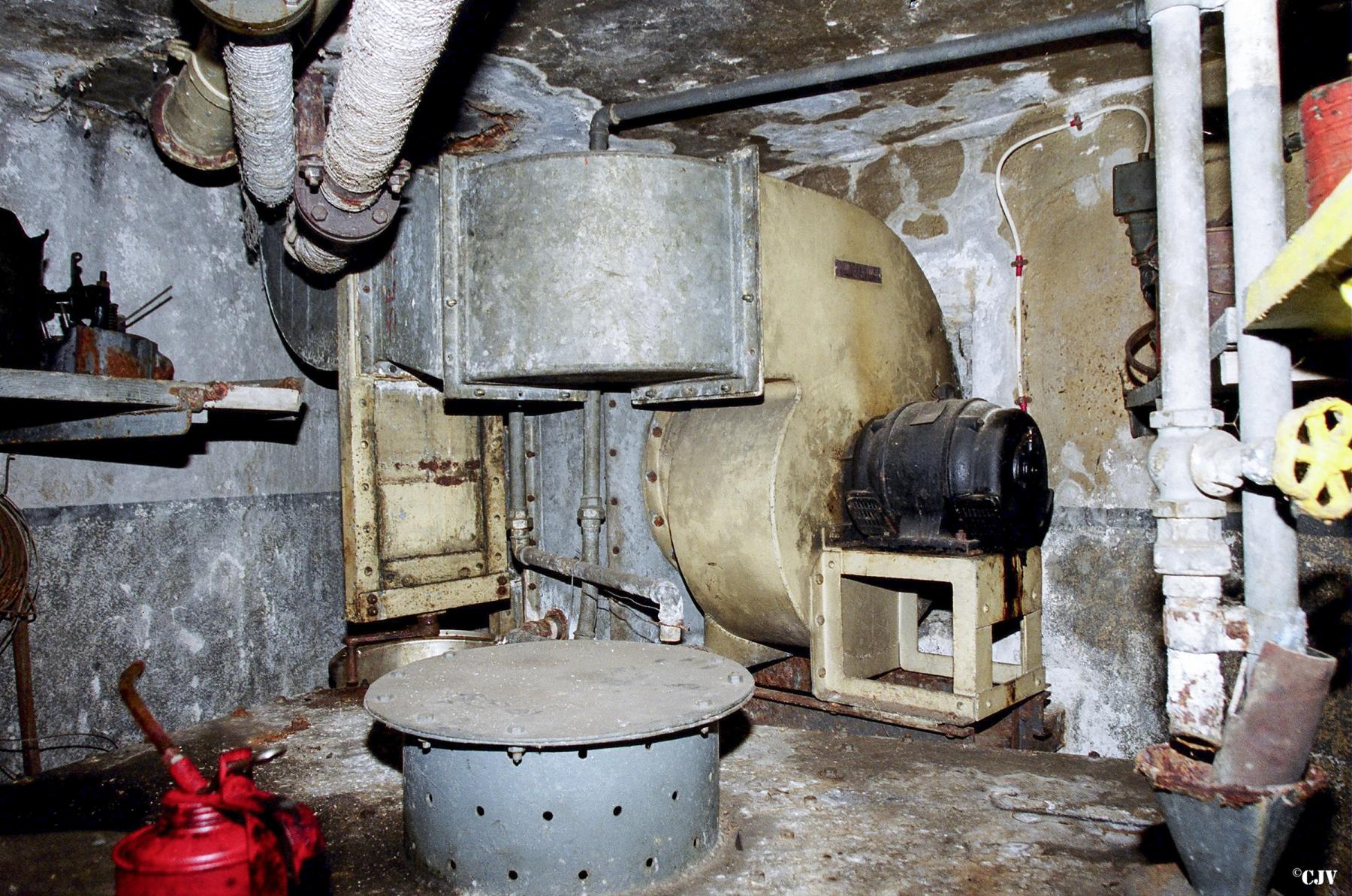 Ligne Maginot - SENTZICH - A16 - (Ouvrage d'infanterie) - Casemate Nord
L'aérorefroidisseur de l'eau des  moteurs de l'usine électrique - Lia VERMEULEN