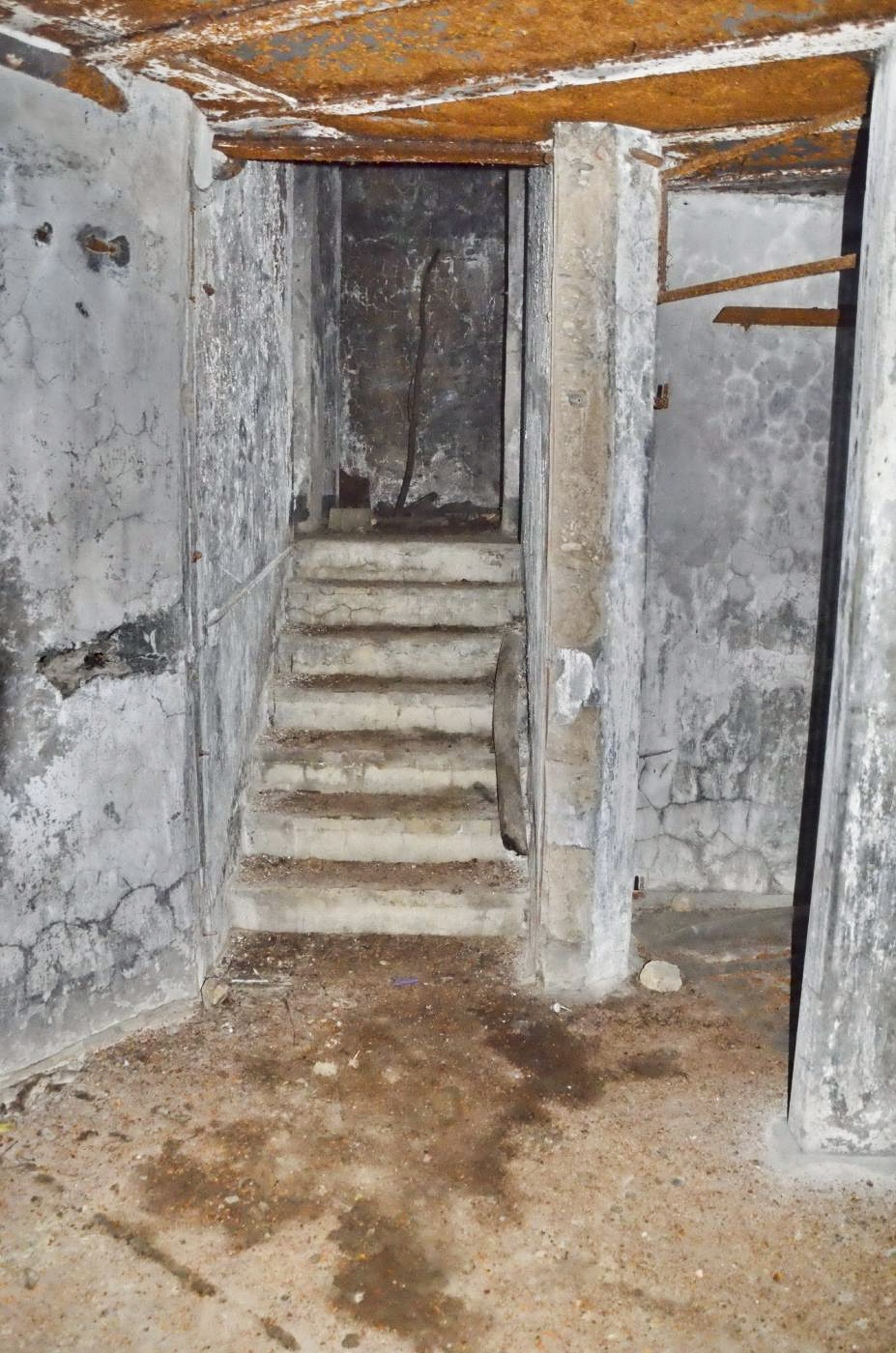 Ligne Maginot - 34/2 - CHALAMPE NORD OUEST - (Casemate d'infanterie - Double) - Accès à la chambre inférieur nord. Il donne accès au local des vivres et la cloche JM - D. Froehly