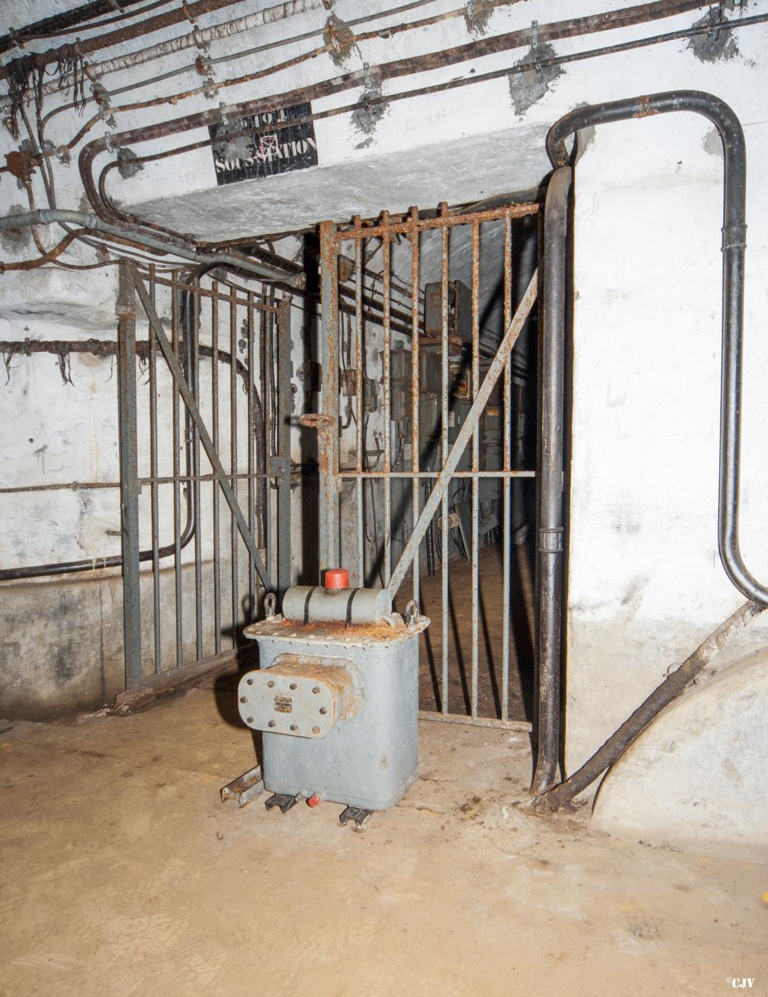 Ligne Maginot - ROCHONVILLERS - A8 - (Ouvrage d'artillerie) - Sous-station  - Lia VERMEULEN