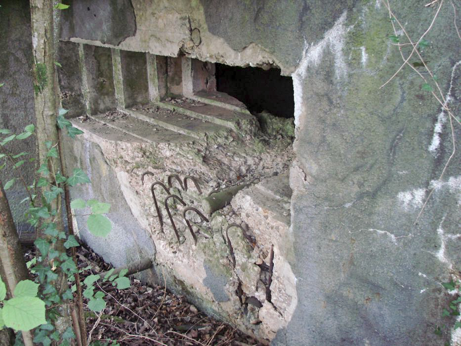 Ligne Maginot - METRICH - (Blockhaus pour canon) - Impact sur le créneau. - Schnoupf