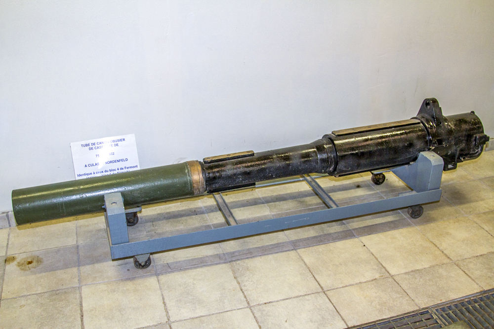 Ligne Maginot - METRICH - A17 - (Ouvrage d'artillerie) - Bloc 1
Canon de 75 mle 32 du bloc aujourd'hui exposé au Musée de Fermont - Michel Teiten