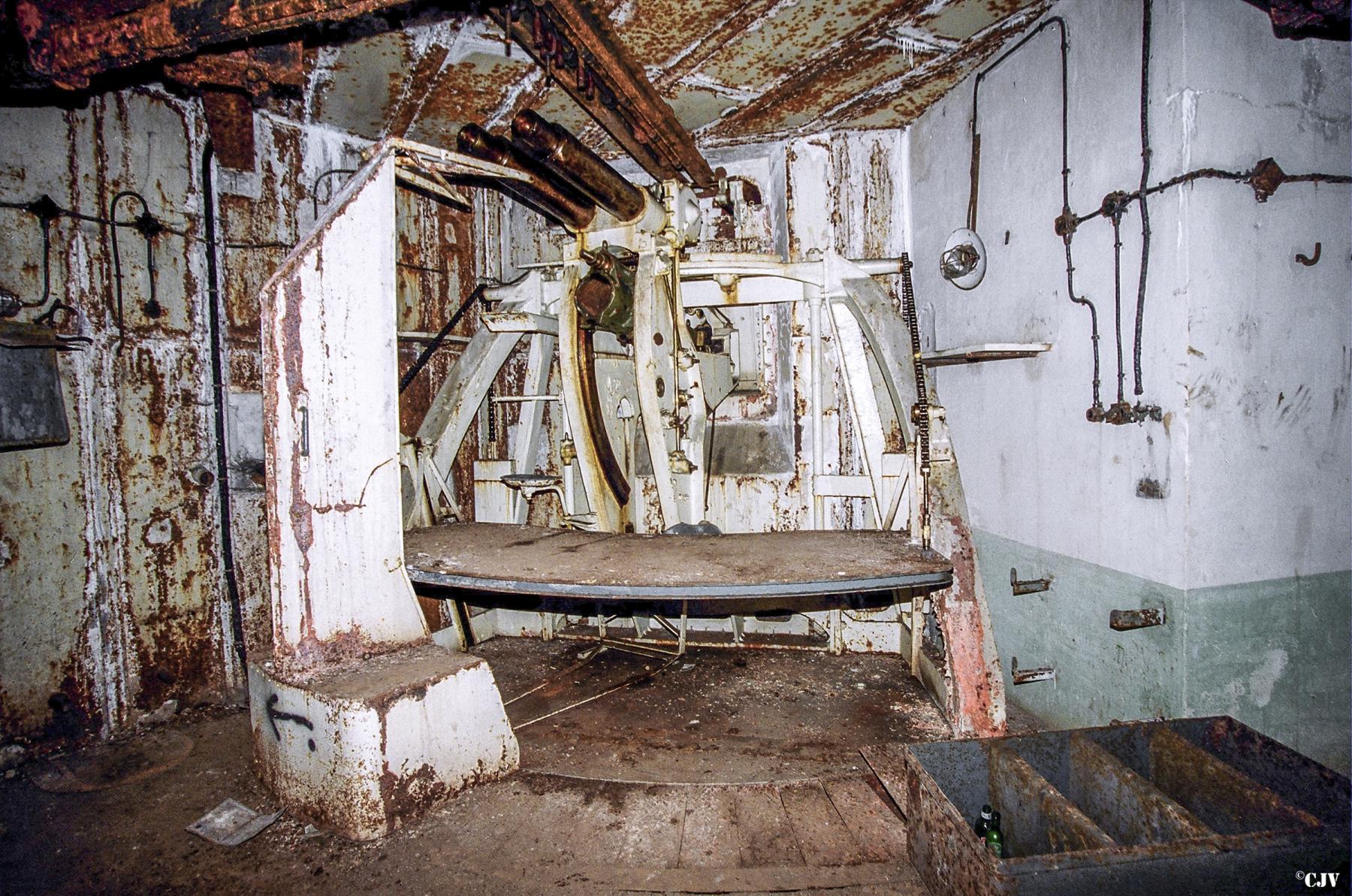Ligne Maginot - METRICH - A17 - (Ouvrage d'artillerie) - Bloc 1
Canon de 75 mle 32 sous casemate - Lia VERMEULEN