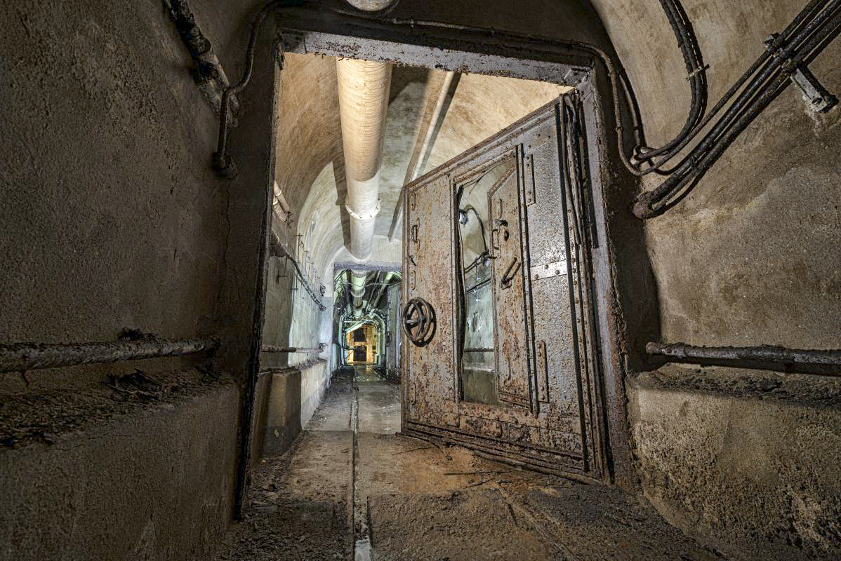 Ligne Maginot - METRICH - A17 - (Ouvrage d'artillerie) - Bloc 5
Le sas d'entrée du bloc. Celui-ci est doté d'une tourelle pour deux mortiers de 81 mm. - Patrimoine en Images