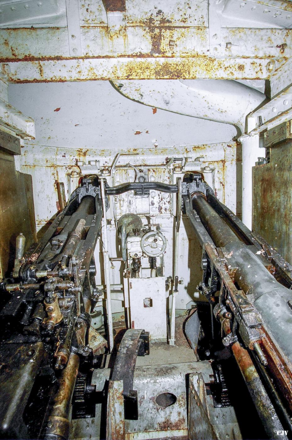 Ligne Maginot - METRICH - A17 - (Ouvrage d'artillerie) - Bloc 8
Tourelle de 75-33. Etage supérieur
 - Lia VERMEULEN