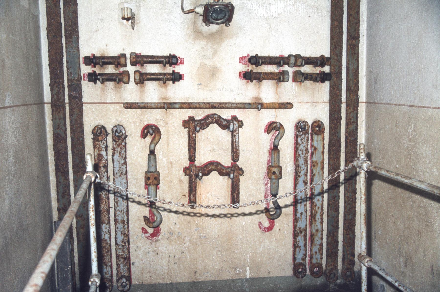 Ligne Maginot - METRICH - A17 - (Ouvrage d'artillerie) - Bloc 8
Matériel pour le verrouillage de la tourelle - MANSUY Michel