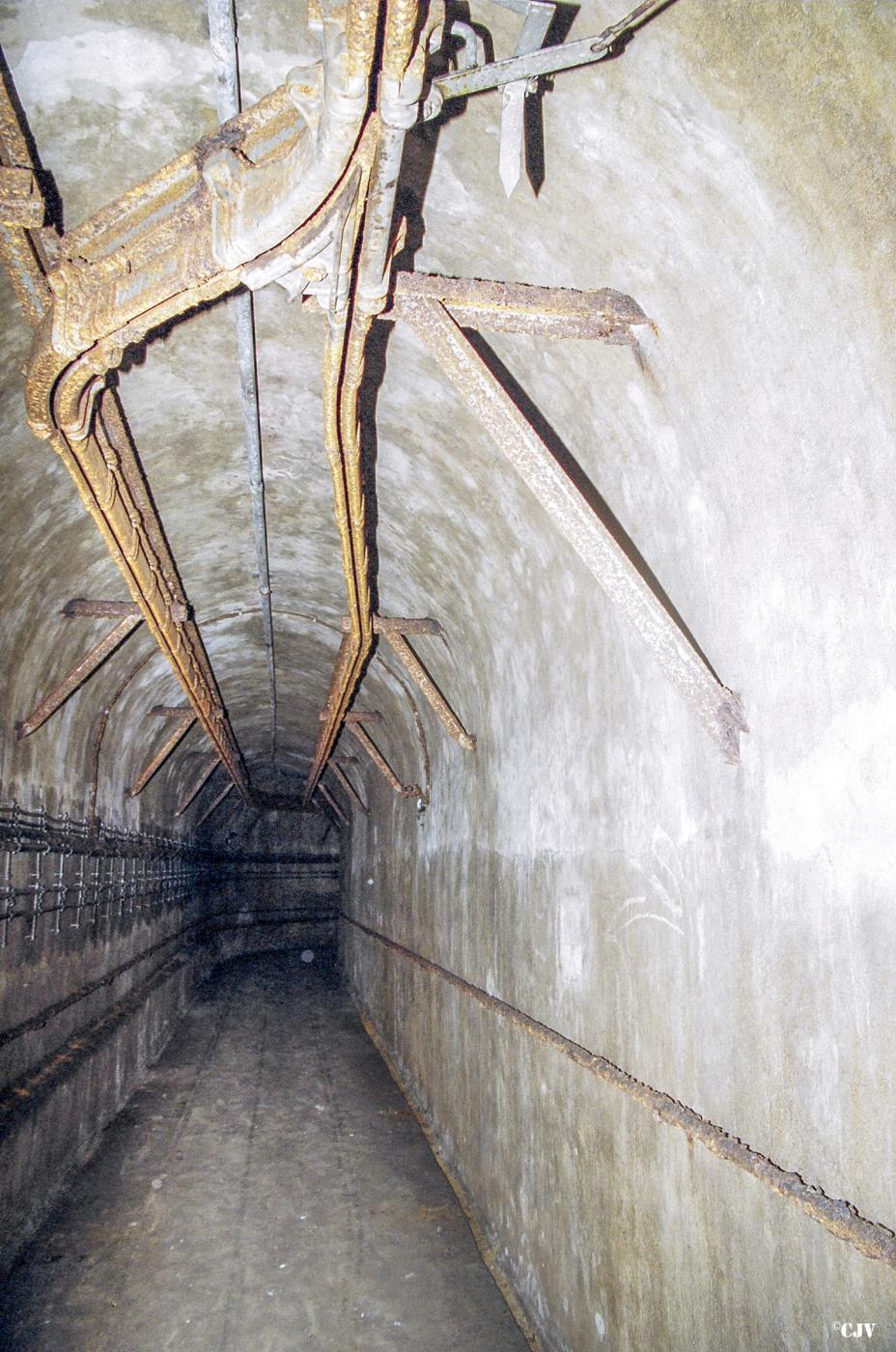 Ligne Maginot - METRICH - A17 - (Ouvrage d'artillerie) - Bloc 11
Le couloir vers le bloc - Lia VERMEULEN