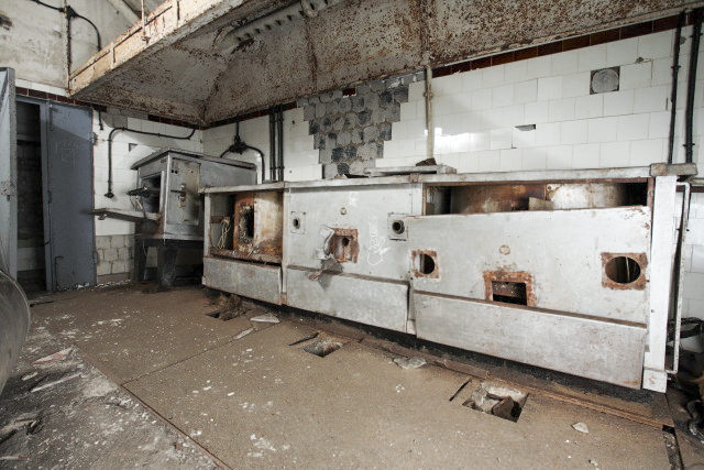Ligne Maginot - METRICH - A17 - (Ouvrage d'artillerie) - Cuisine de l'ouvrage
On notera l'inéluctable poussée de terrain au niveau du sol du à l'anhydrite  - www.arnaultjl-photo.com