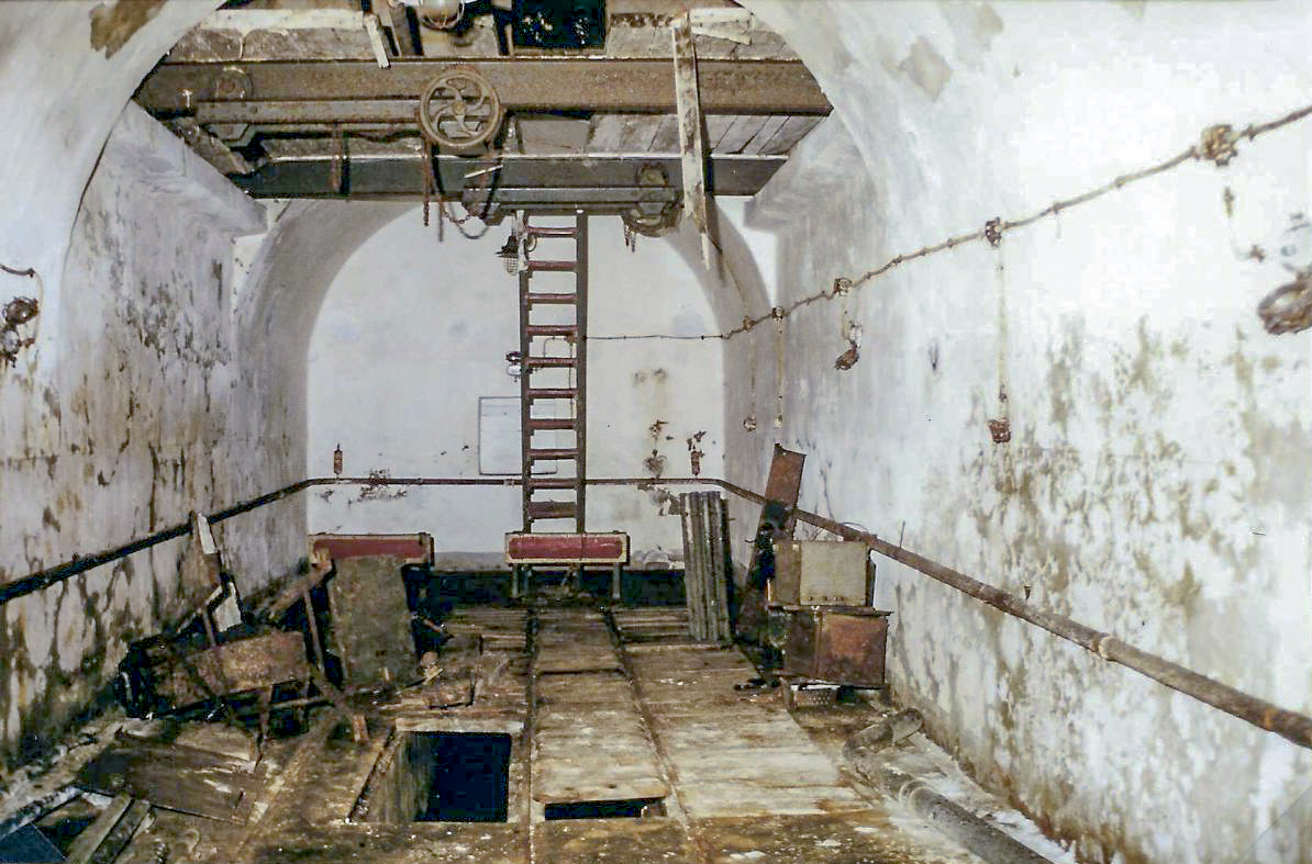 Ligne Maginot - METRICH - A17 - (Ouvrage d'artillerie) - Le garage des locotracteurs - BURTSCHER Jean-Louis
