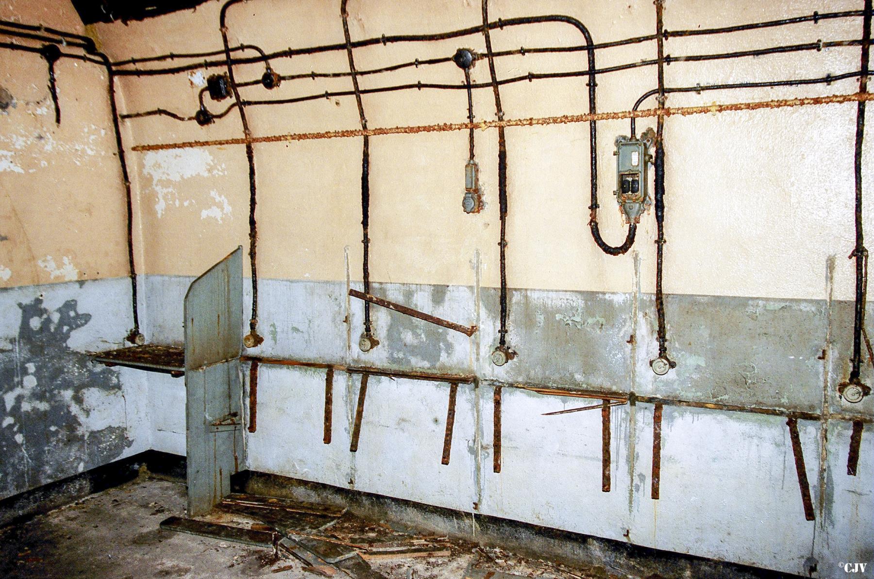 Ligne Maginot - METRICH - A17 - (Ouvrage d'artillerie) - Le PC de l'ouvrage, situé à mi-hauteur du puits d'accès du bloc 7 - Lia VERMEULEN