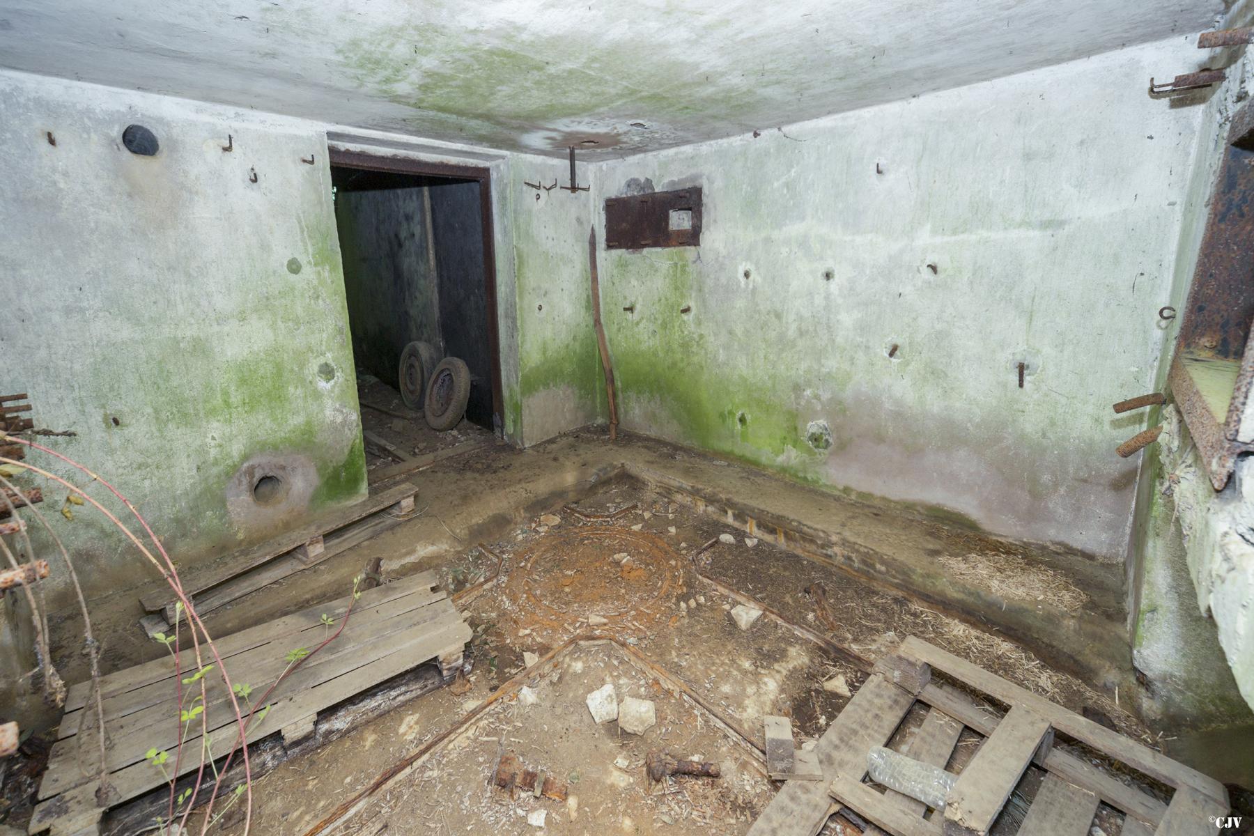 Ligne Maginot - C5B - WEIHER 2 - (Blockhaus pour canon) - La chambre de tir - Lia VERMEULEN