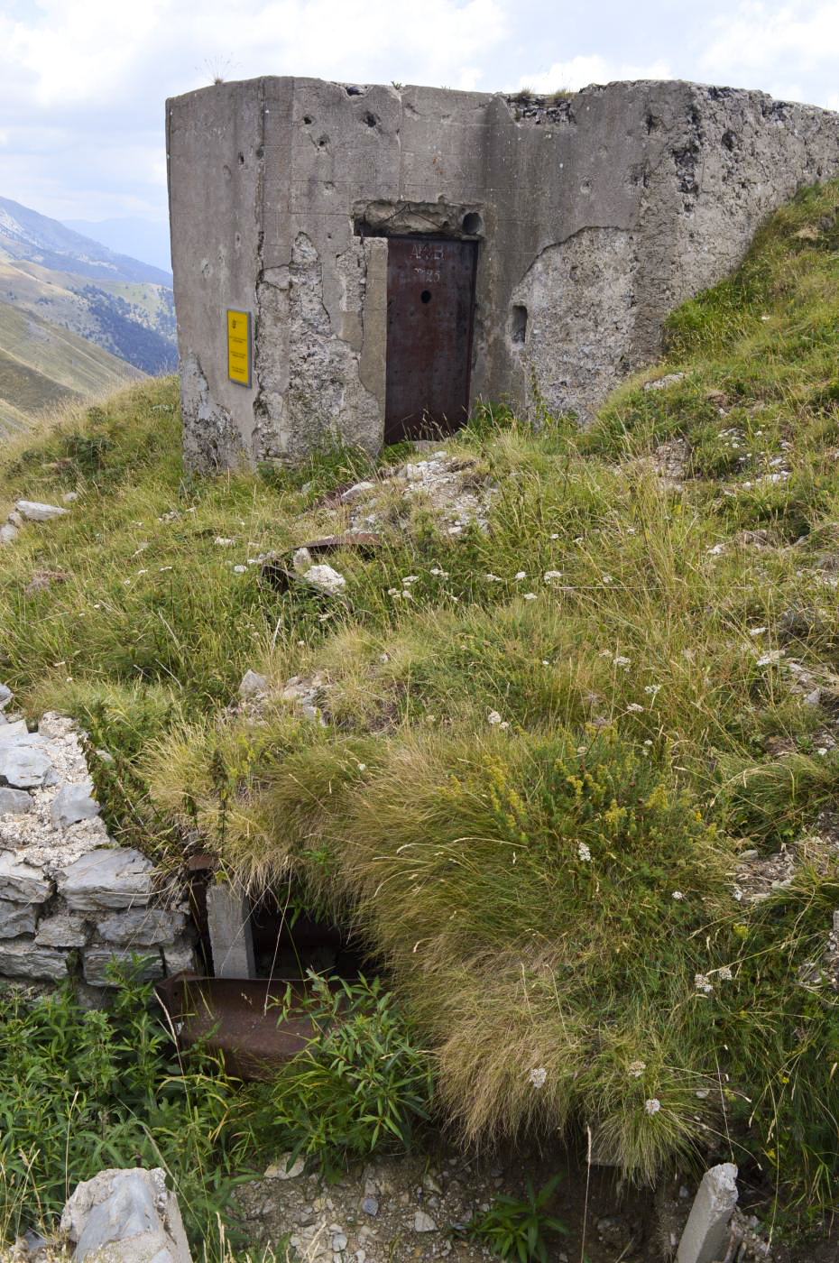 Ligne Maginot - COL DE RAUS (CR) - (Ouvrage d'infanterie) - Au premier plan tranchée couverte T2, bloc 1 - PRASIL Michal