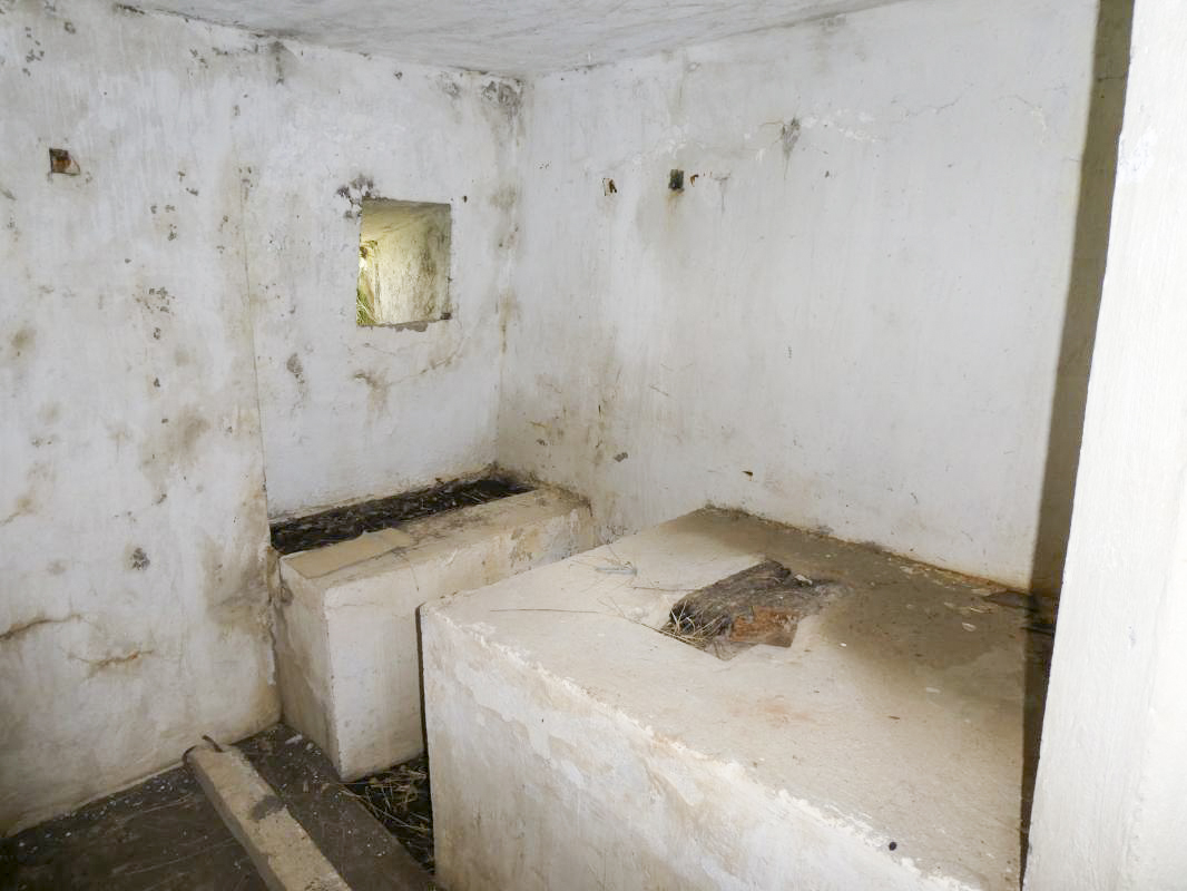 Ligne Maginot - COL DE RAUS (CR) - (Ouvrage d'infanterie) - Bloc 5
Créneau droit - ELLENA - CUNY