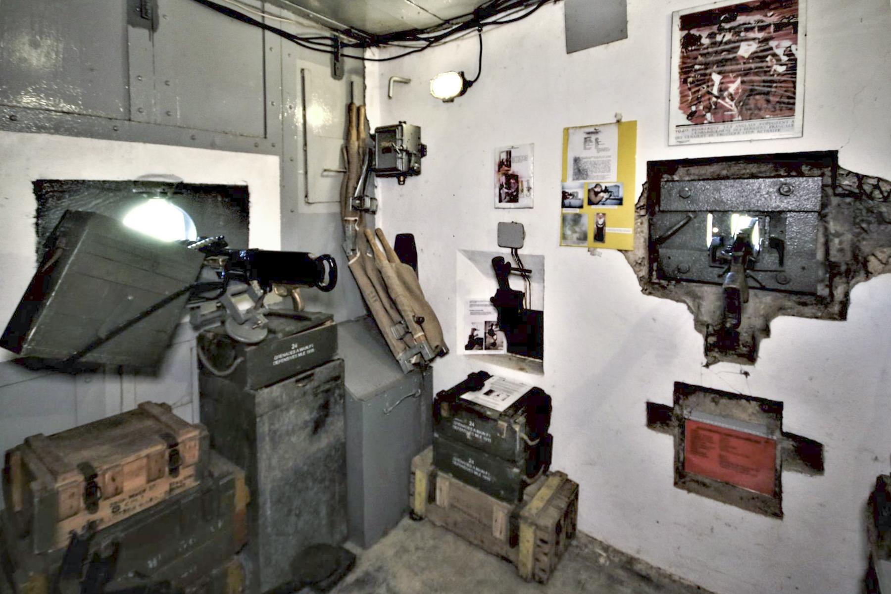Ligne Maginot - MC29B - MC21 - (Casemate d'infanterie - double) - Chambre de tir Est pour mitrailleuse et FM restaurée - Michel & Philippe ZIMMER