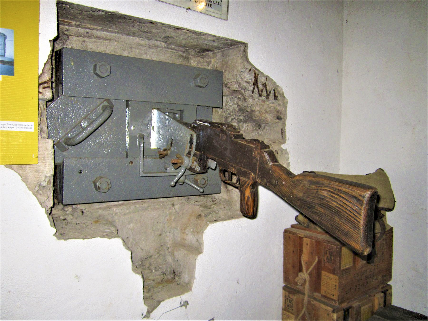 Ligne Maginot - MC29B - MC21 - (Casemate d'infanterie - double) - Créneau FM arrière - Gregory Fuchs