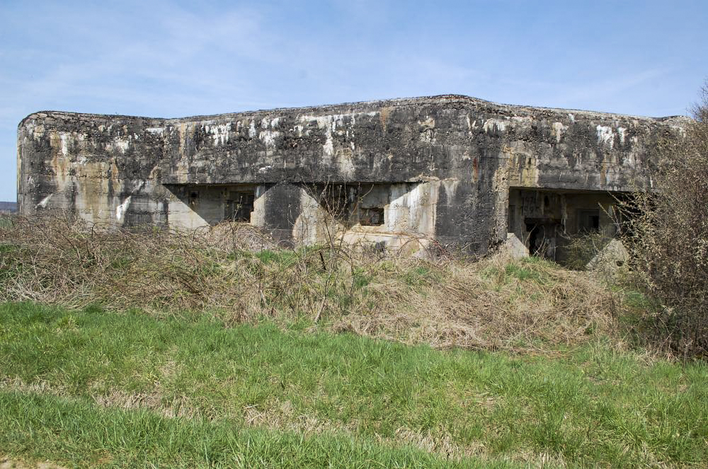 Ligne Maginot - CEZF-217 - BELLE FONTAINE - (Blockhaus lourd type STG / STG-FCR - Simple) - Situé entre Rouvrois et St Pierrevillers il dominait la voie ferrée... - Christian RICHON/devoitine520