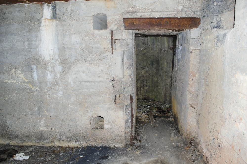 Ligne Maginot - CEZF-217 - BELLE FONTAINE - (Blockhaus lourd type STG / STG-FCR - Simple) - Porte menant à la cloche - Christian RICHON/devoitine520