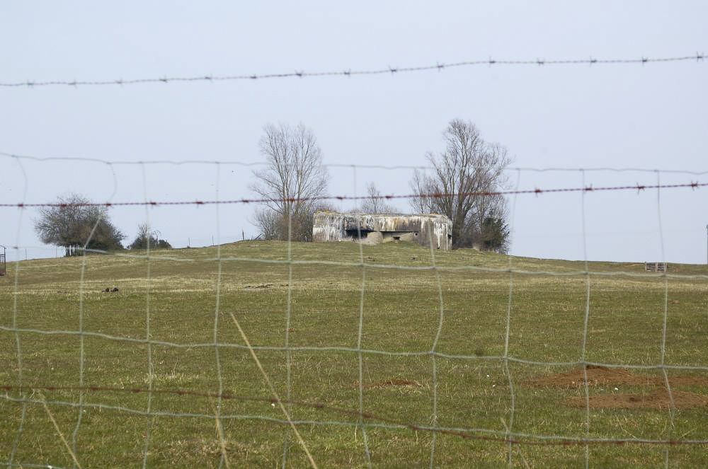 Ligne Maginot - CEZF-225 - HAN DEVANT PIERREPONT - (Blockhaus lourd type STG / STG-FCR - Double) - Fortement ferraillé, sert à présent de hangar... - Christian RICHON