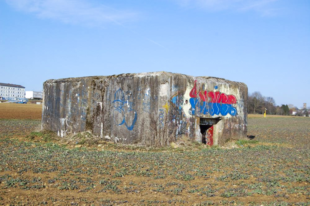 Ligne Maginot - MM253 - BOIS DU HARPEL EST - (Blockhaus pour canon) - Ce blockhaus est situé en plein champ a la sortie de la commune de LEXY. Son créneau de tir est orienté vers 'LES MARAGOLLES' et LONGWY - Christian RICHON-devoitine520