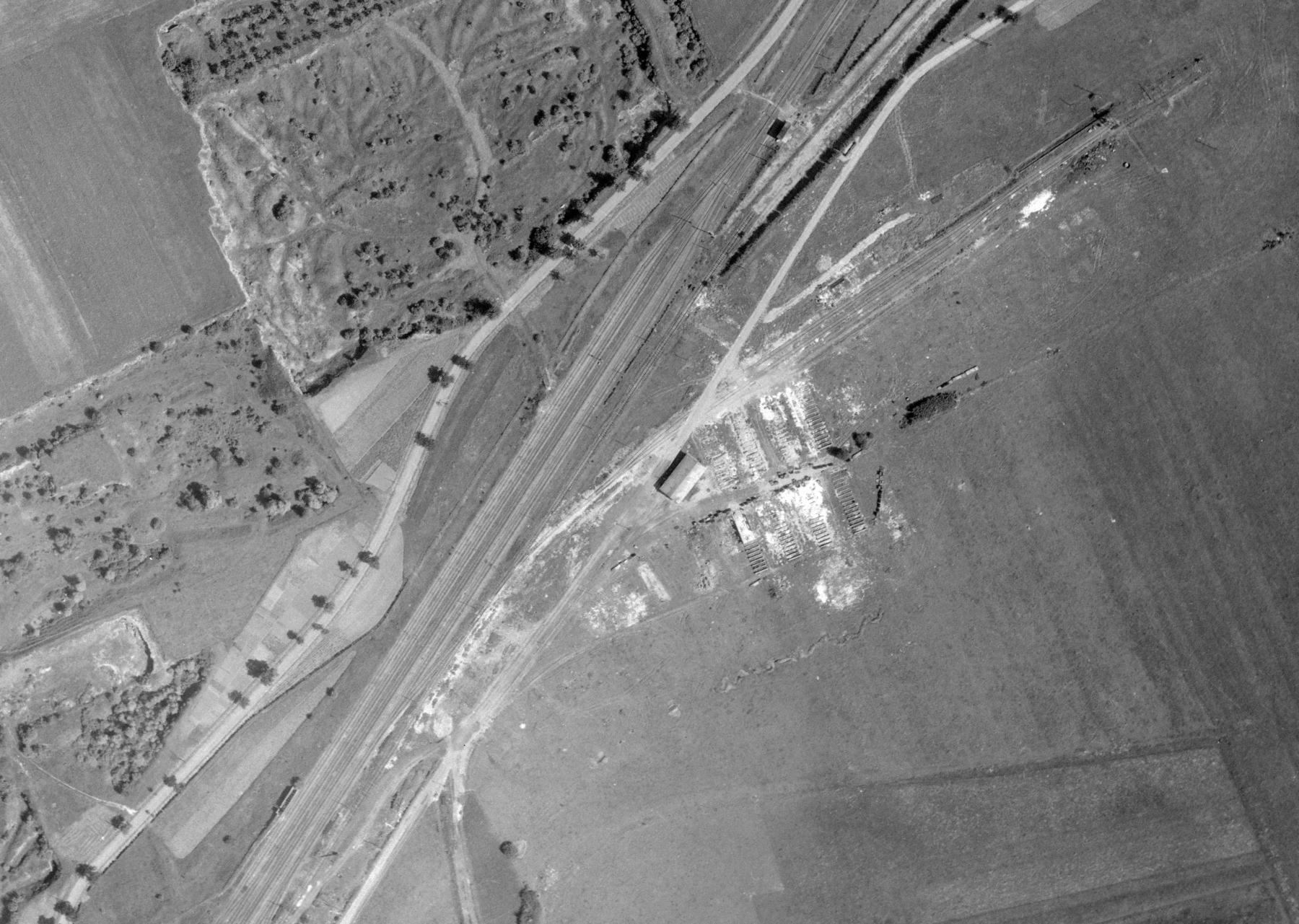 Ligne Maginot - VF60 - ANTENNE VERS LA GARE DE BAZONVILLE - BOULANGE - (RESEAU - Voie 60 - Antenne ou rocade ferroviaire) - GARE DE TRANSBORDEMENT DE BOULANGE
Gare de transbordement de Boulange, tête d'antenne et dépôt du Génie de Ludelange. - IGN - Géoportail 1946
