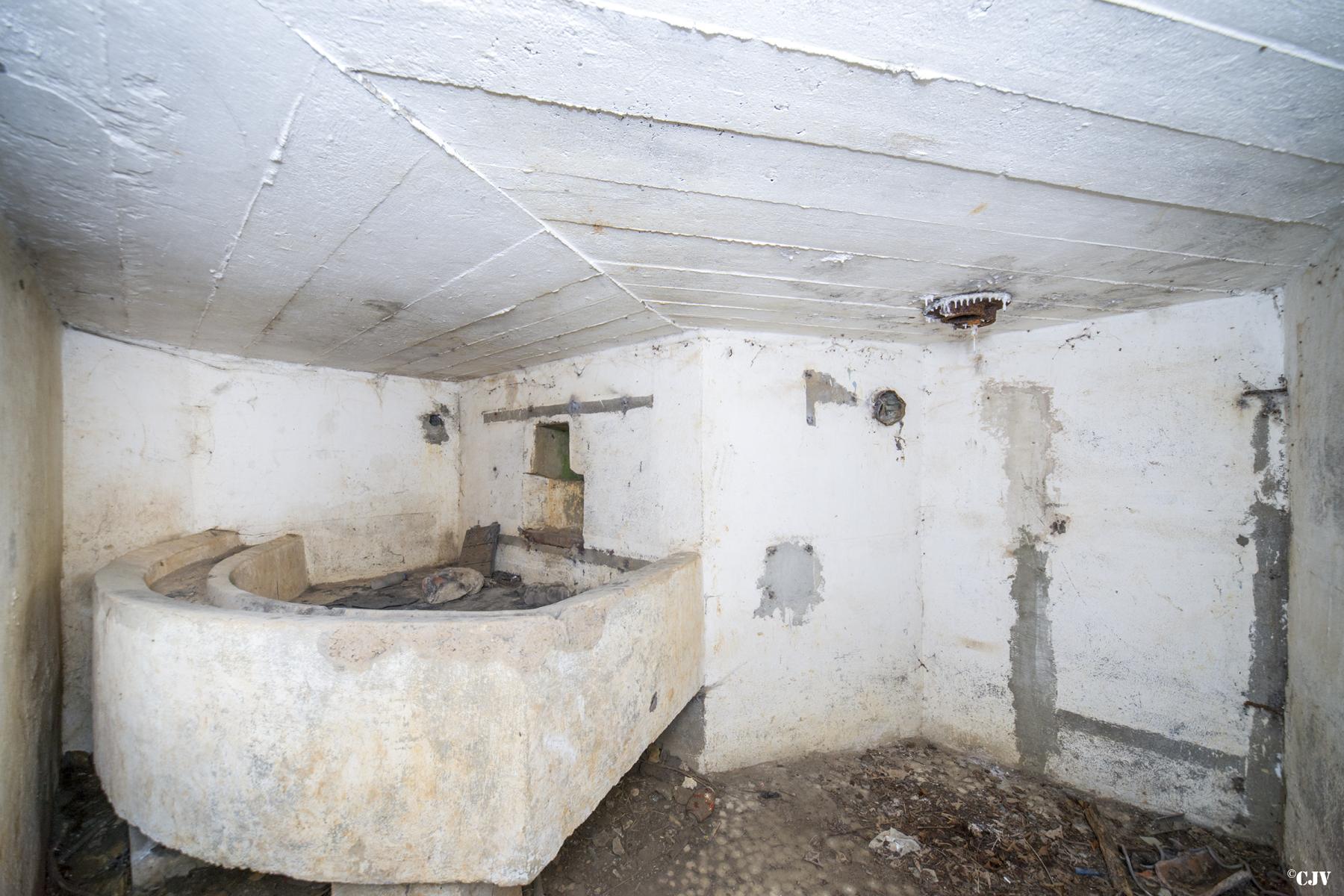 Ligne Maginot - DB35 - FROIDCUL - (Blockhaus pour canon) - Le premier créneau pour mitrailleuses - Lia VERMEULEN