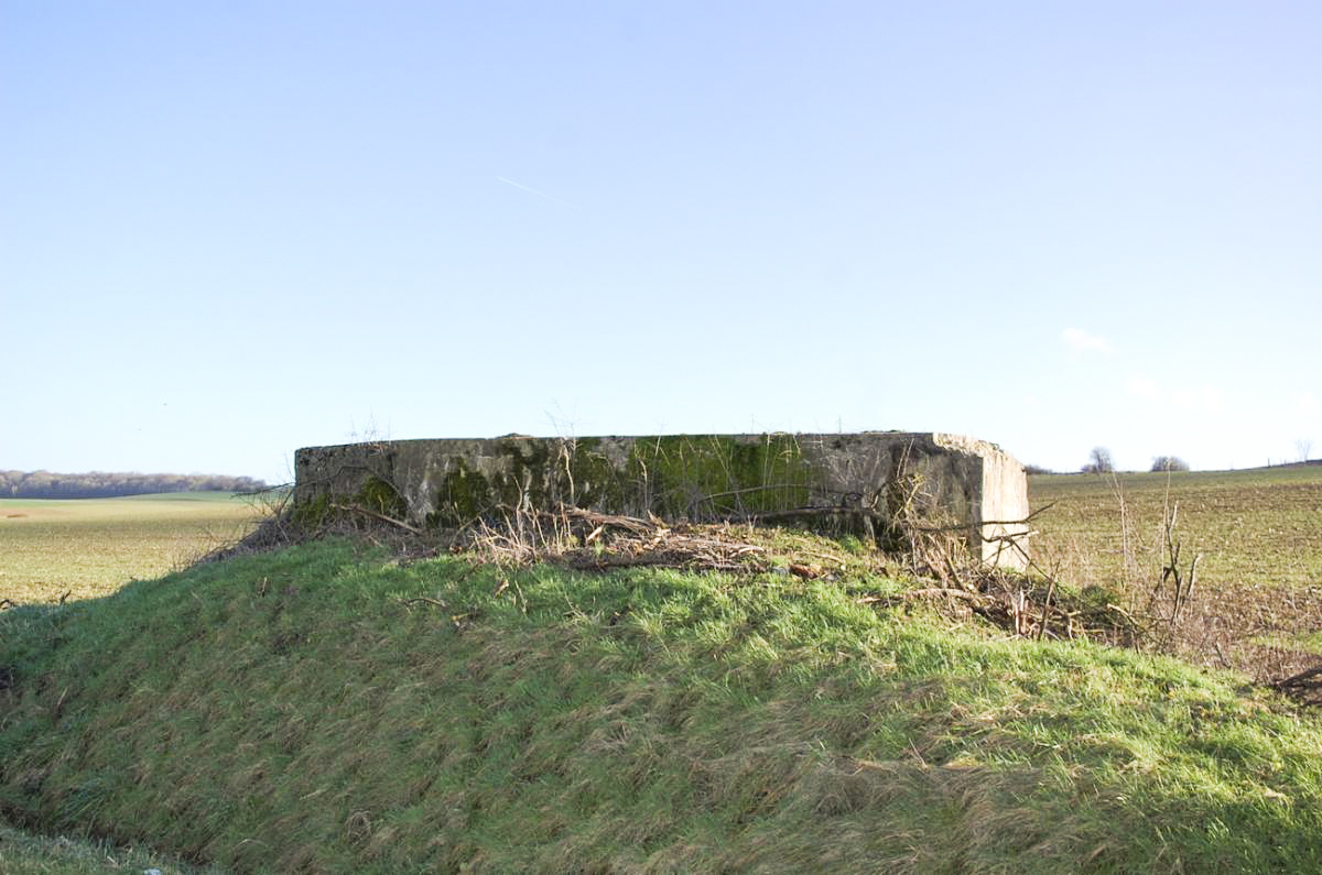 Ligne Maginot - DB349 - BEUVEILLE - (Blockhaus pour arme infanterie) - Cet ouvrage est en bordure de la petite route qui va de Beuveilles vers Doncourt Village - Christian RICHON / Devoitine520