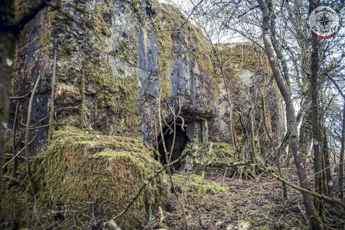 Ligne Maginot - LAUMONT - (Blockhaus pour canon) - Le créneau endommagé  - Thierry Caland