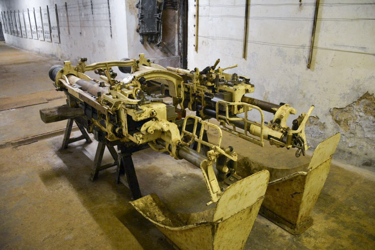 Ligne Maginot - Canons de 75 mle 33 pour tourelle - Jumelage de pièces de 75 mle 33 désigné au montage dans la tourelle de 75 33.
Vue de l'ensemble