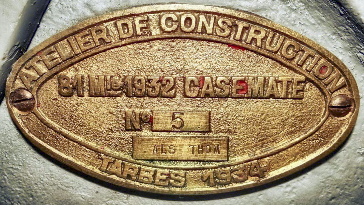 Ligne Maginot - Mortier de 81mm mle 32 - Plaque de fabrication sur l'affut de l'un des mortiers du bloc 1 de l'ouvrage de Rimplas.
Musée de Saumur