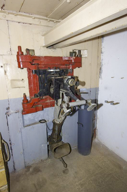 Ligne Maginot - BOIS DU FOUR - A5 - (Ouvrage d'infanterie) - Chambre de tir centrale
JM de casemate - AURET Vincent