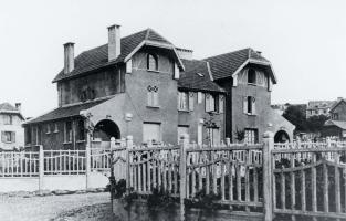 Ligne Maginot - VECKRING - (Cité Cadres) - La cité jardins 
L'un des logements pour sous-officiers en maisons jumelées