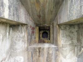 Ligne Maginot - CAP MARTIN - (Ouvrage d'artillerie) - Bloc 2
Le créneau pour canon de 75mm/29.