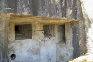 Ligne Maginot - CAP MARTIN - (Ouvrage d'artillerie) - Bloc 2
Les créneaux pour jumelages de mitrailleuses