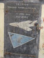 Ligne Maginot - FORT DE LA REVERE - (Casernement) - Porte de la chambrée
Décorations datant de la période d'occupation du fort par l'armée de l'air