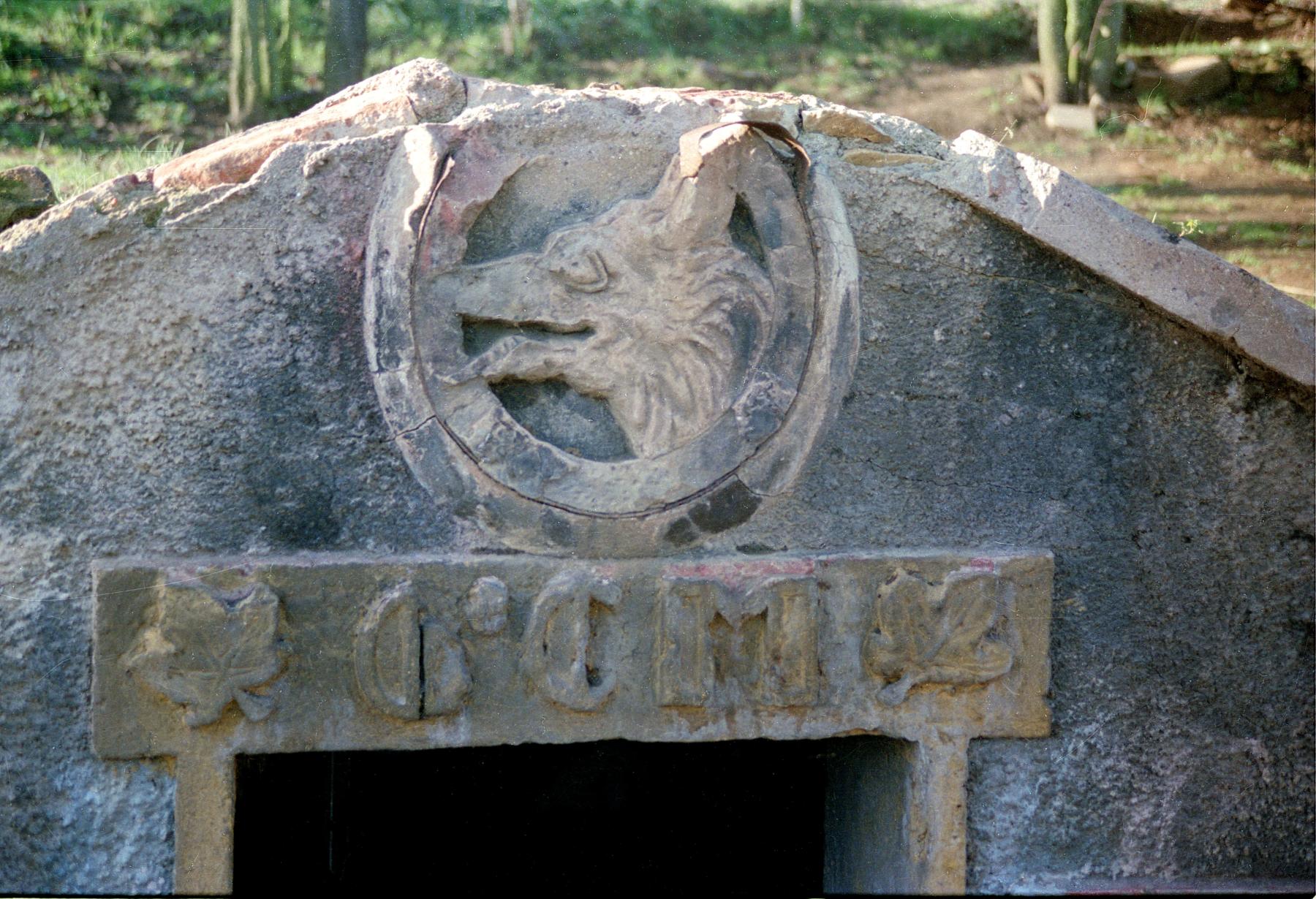 Ligne Maginot - HETTANGE GRANDE (11°CM - 168° RIF) - (PC de Sous-Quartier) - Le fronton de la première alvéole  - Jean-Louis Nospeld