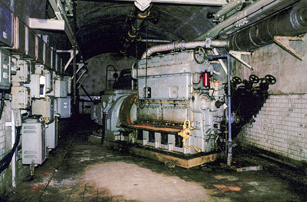 Ligne Maginot - CAP MARTIN - (Ouvrage d'artillerie) - L'usine électrique
Groupes électrogènes à moteurs Renault - LOVINY Alain