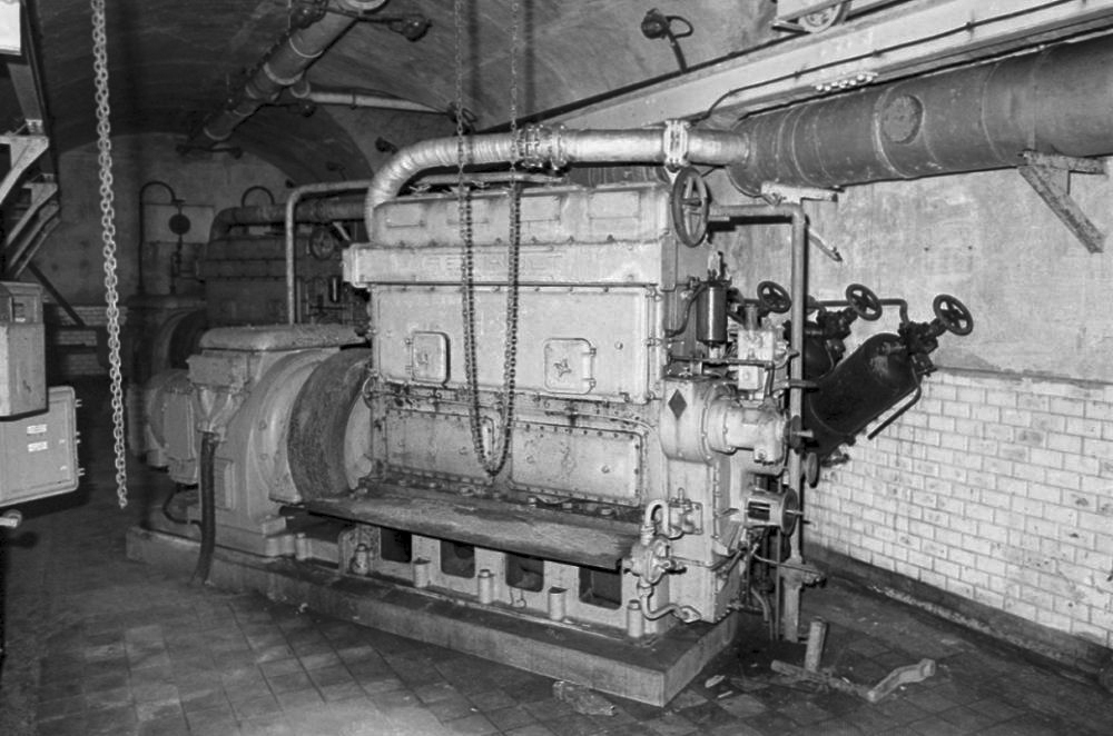 Ligne Maginot - CAP MARTIN - (Ouvrage d'artillerie) - L'usine électrique
Groupes électrogènes à moteurs Renault - LOVINY Alain