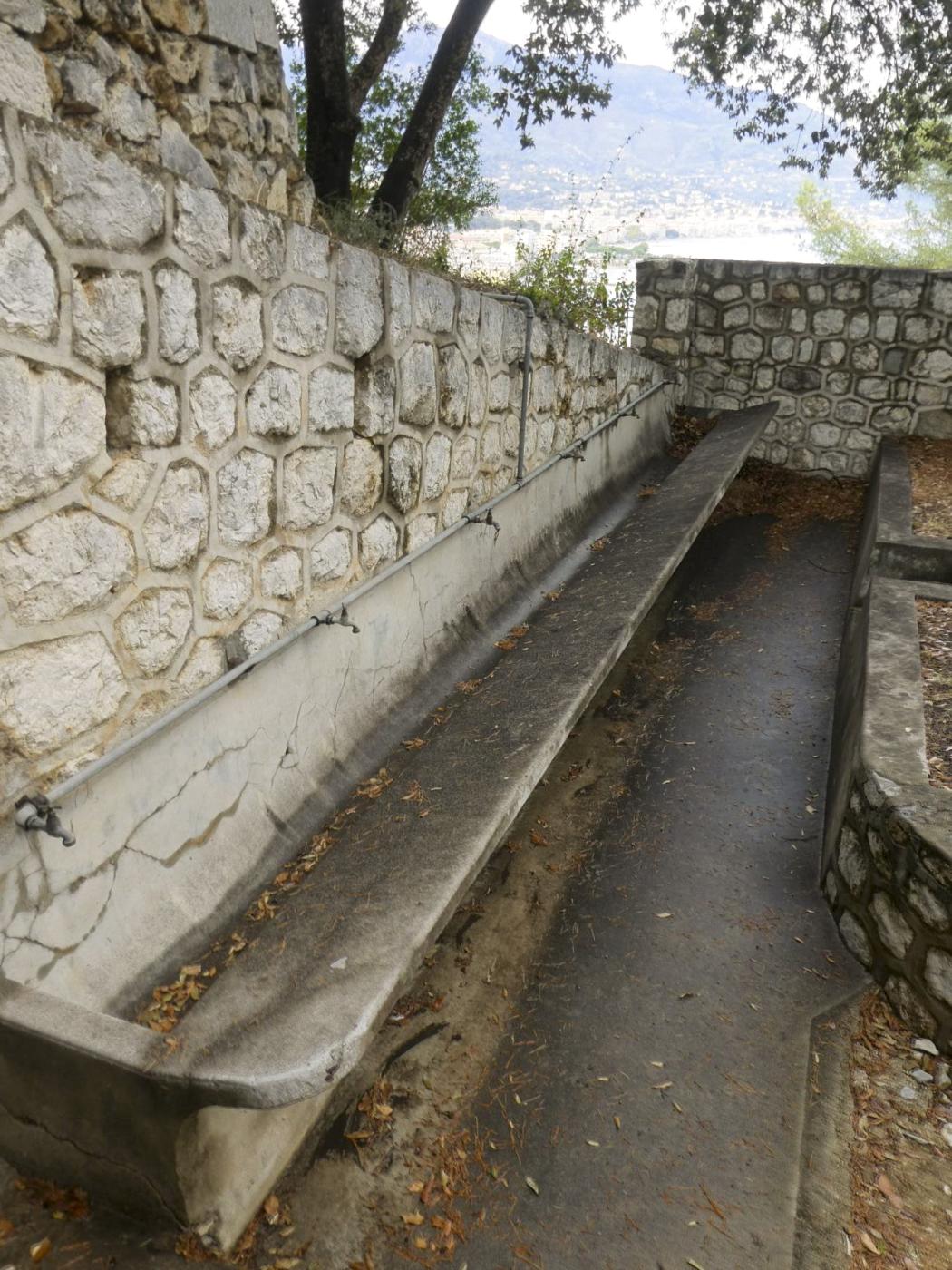 Ligne Maginot - CAP MARTIN - (Ouvrage d'artillerie) - Lavoir prés du bloc prise d'air - ELLENA Daniel - CUNY Philippe