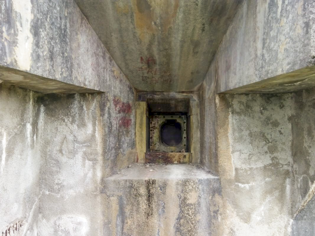 Ligne Maginot - CAP MARTIN - (Ouvrage d'artillerie) - Bloc 2
Le créneau pour canon de 75mm/29. - HENZEL Elian