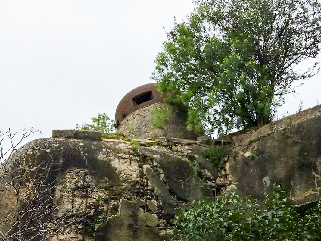 Ligne Maginot - CAP MARTIN - (Ouvrage d'artillerie) - La cloche GFM penchée vu du bas. - HENZEL Elian