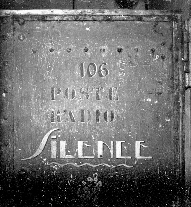 Ligne Maginot - CAP MARTIN - (Ouvrage d'artillerie) - La porte du local radio - LOVINY Alain