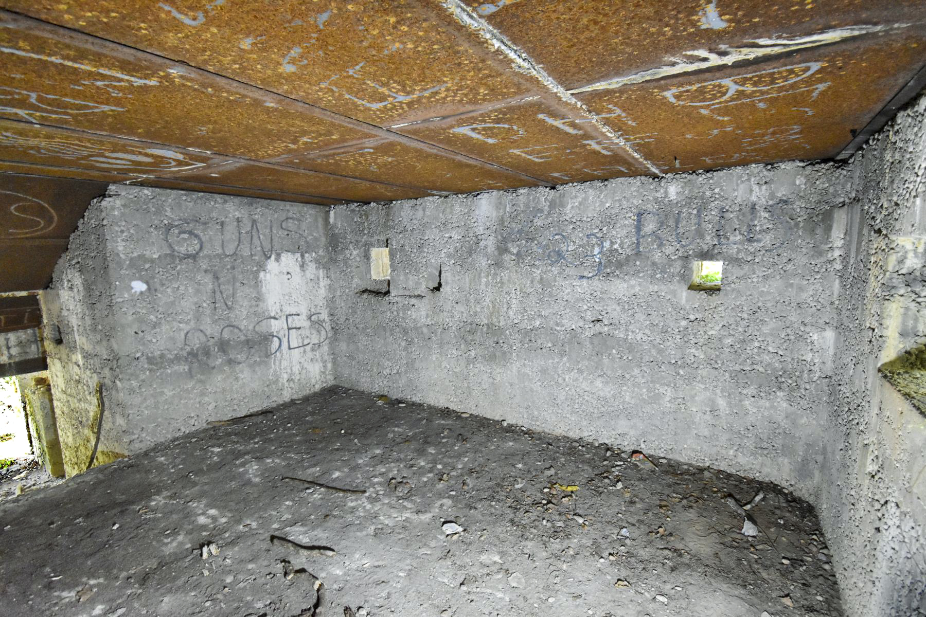 Ligne Maginot - PA DU CARREFOUR 248-1 - (Blockhaus pour canon) - Créneau FM, goulotte à grenade et réservation pour la ventilation - Daniel Froehly