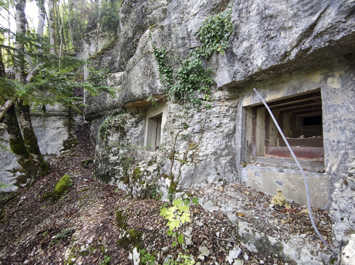 Ligne Maginot - CLOS DU PENDU - (Ouvrage d'infanterie) - Les deux créneaux sud-est - Alain Perouffe