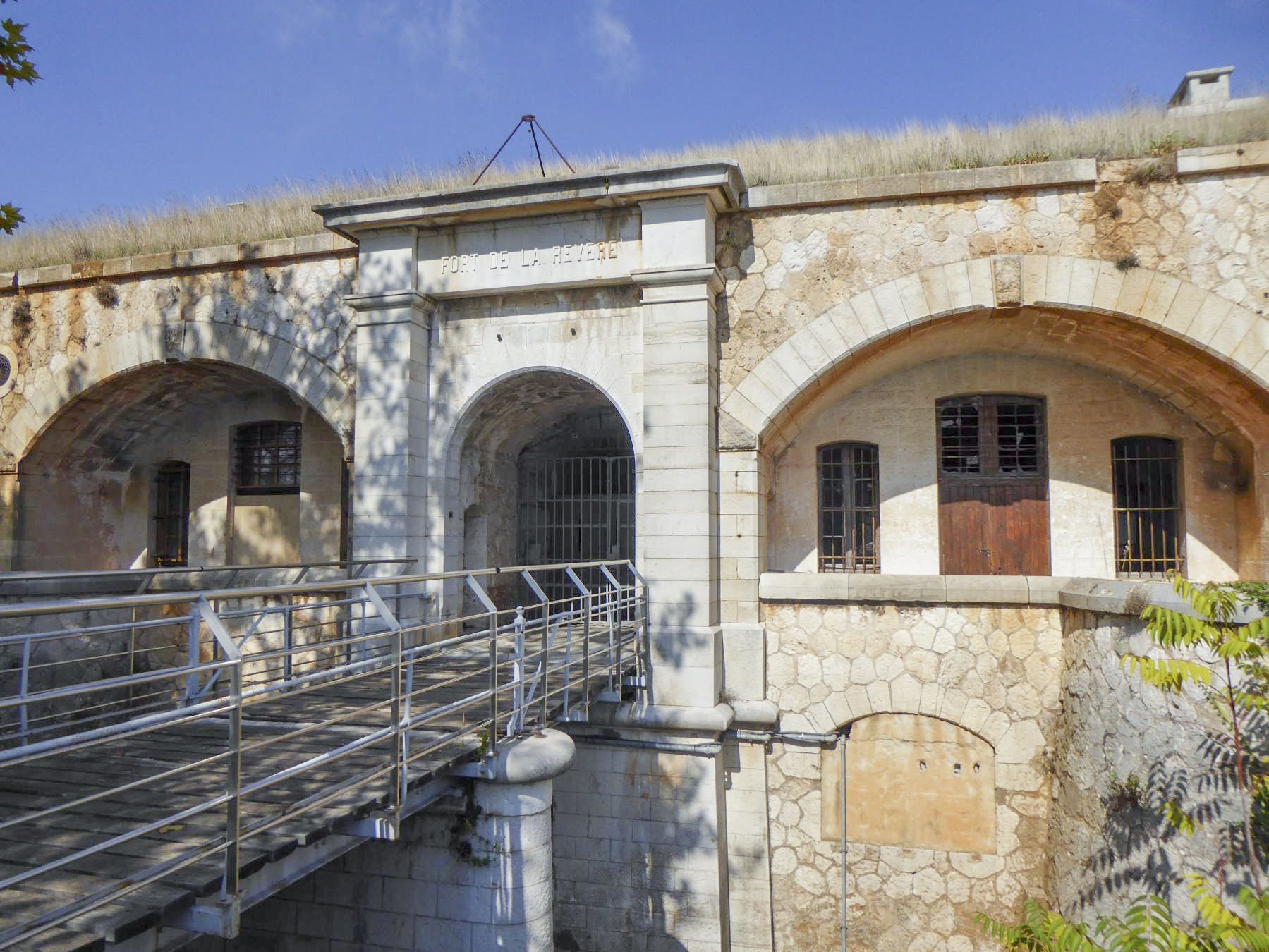 Ligne Maginot - FORT DE LA REVERE - (Casernement) -  - ELLENA Daniel - CUNY Philippe